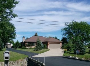 938 N Jones Rd, Essexville, MI