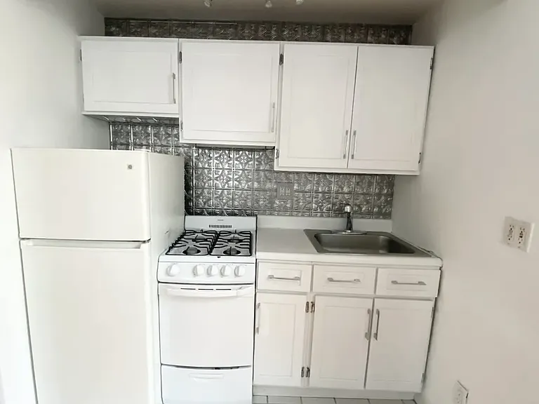 313 W 57th St #4C — Photo 2
