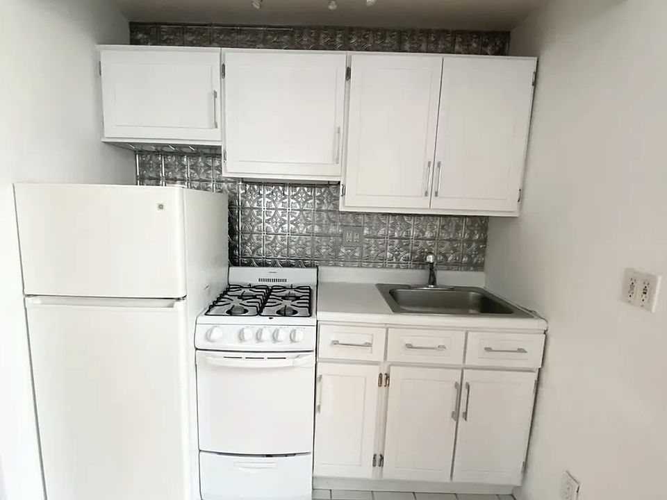 2nd image of 313 W 57th St APT 4C