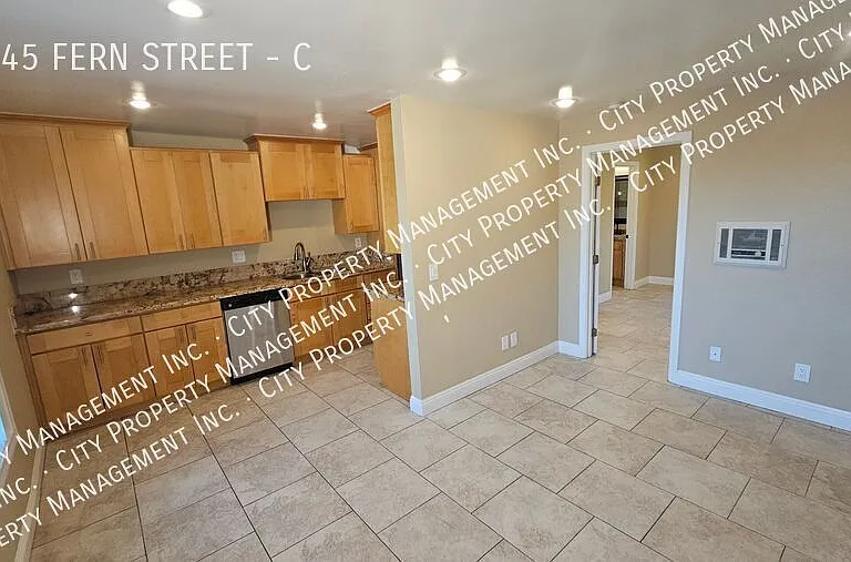 1645 Fern St #C — Photo 7