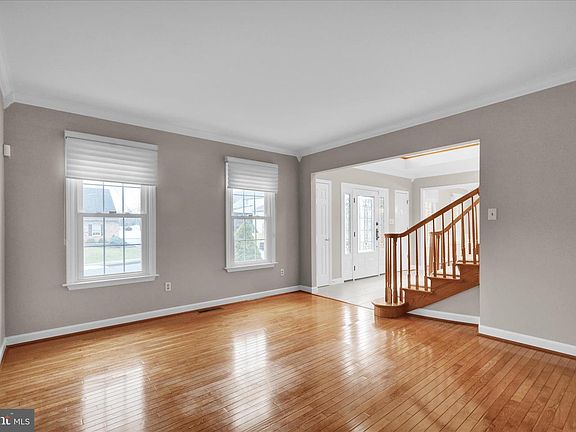 4th image of 110 New York Ave