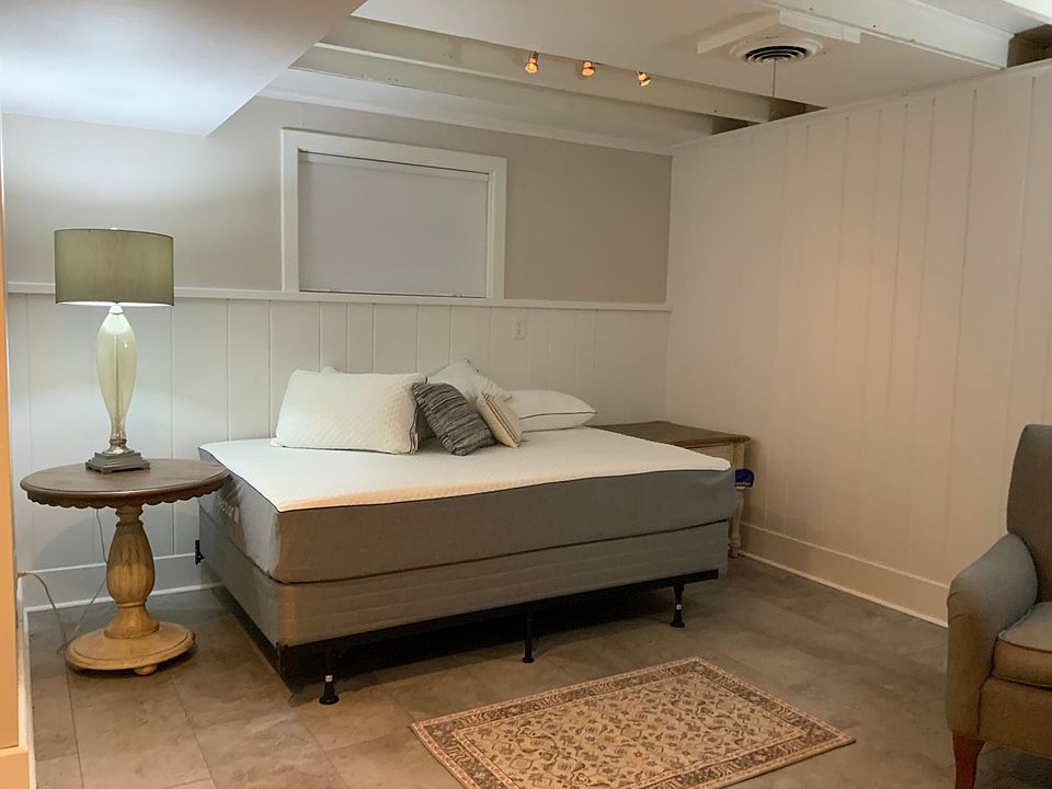 Living/bed area