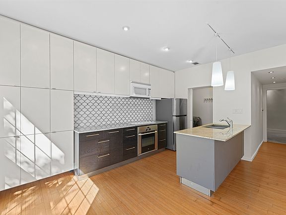 5th image of 7151 Gaston Ave APT 406