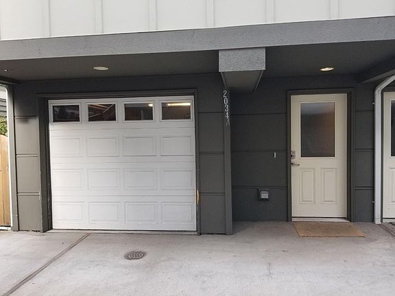 3rd image of 2034 Eastlake Ave E