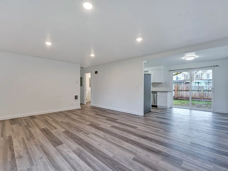 383 N Cedar St — Photo 2