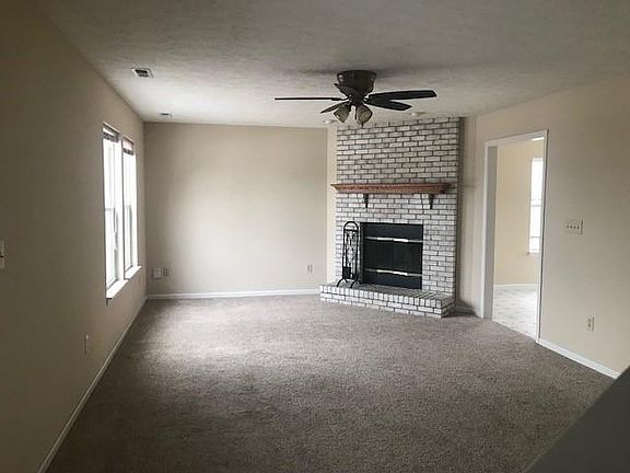 2nd image of 927 Royce Dr