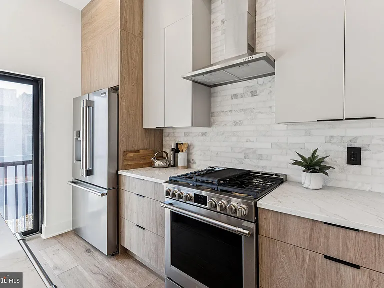 739 N Capitol St — Photo 19
