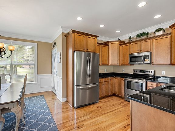 5th image of 105 Cayman Way