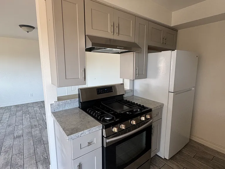 204 N Olive Ave #D — Photo 8