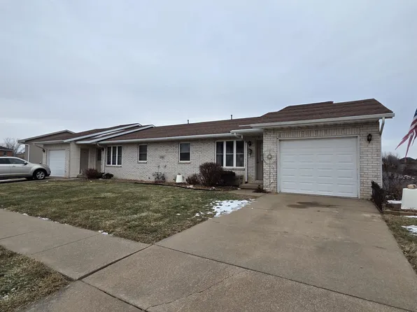 2182 Sunnyslope Dr, Dubuque, IA 52002