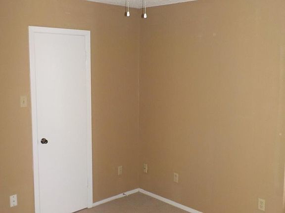 5th image of 1028 Southmoor Dr
