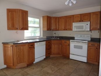 4th image of 3242 Lake Ave