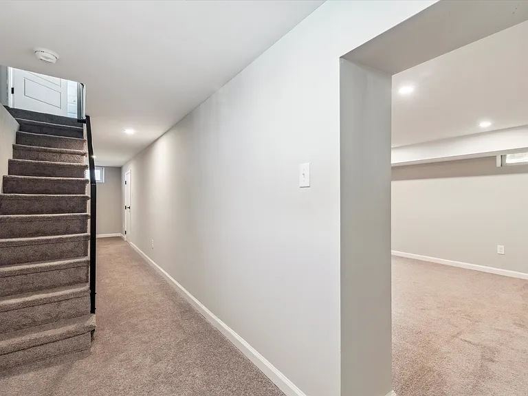 933 Henry Ave — Photo 39