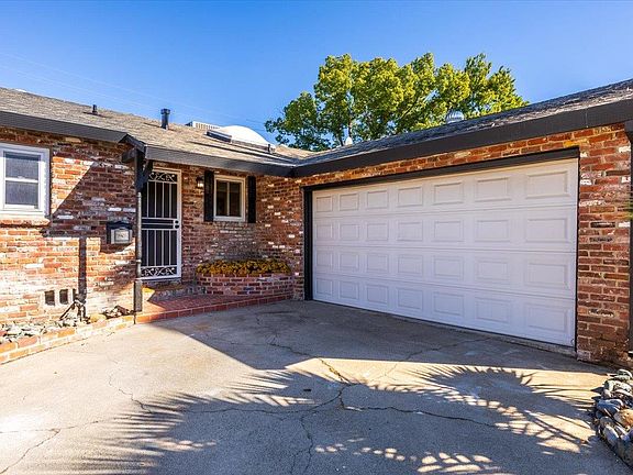 3rd image of 1015 Colnar St