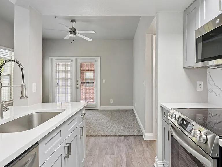 Larkin Apartment Homes — Photo 108