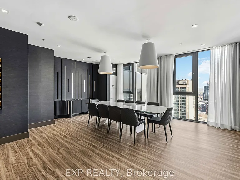75 James St S #1522 — Photo 18