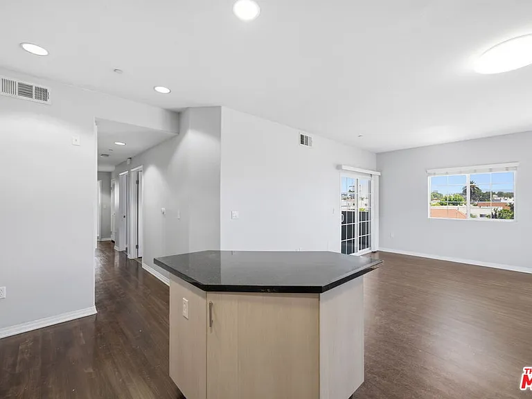 1408 W Washington Blvd #303 — Photo 5