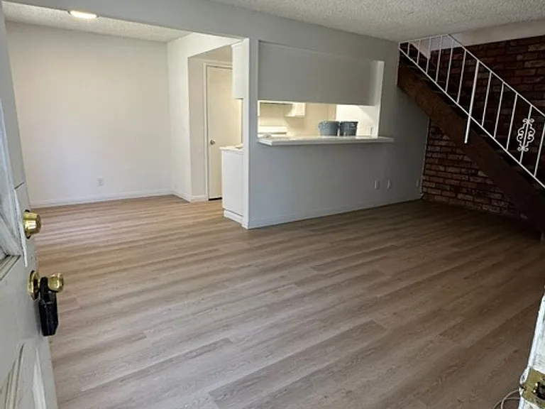 2566 Anchor Ave — Photo 2