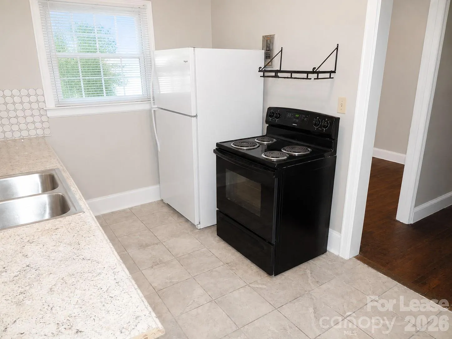 3 bed, 1.0 bath, $1,475 — Photo 4