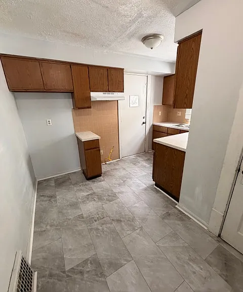 176 Henry St — Photo 18