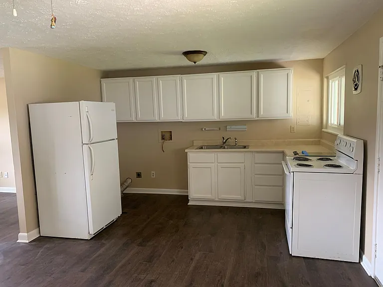 4830 Delba Dr — Photo 3