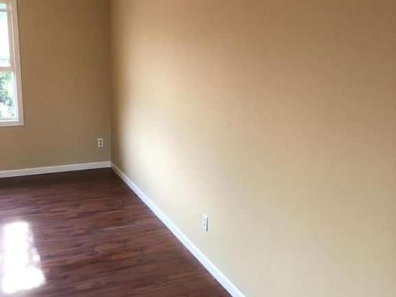 5th image of 3340 Berwood Ct W