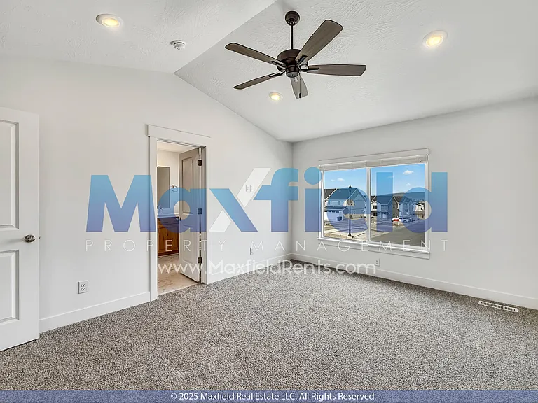 1376 Meadow Ln — Photo 4