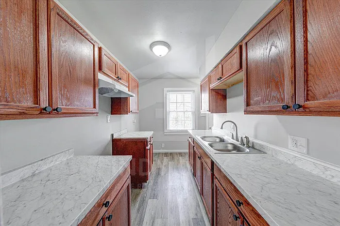3535 N Oxford St — Photo 9