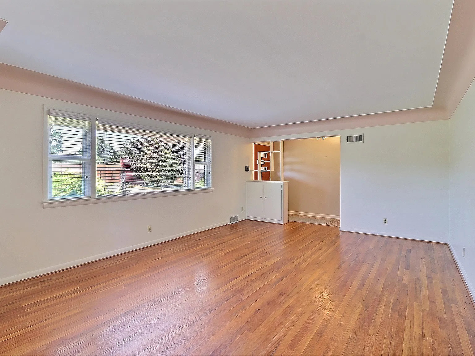2 bed, 2030 sqft, $2,400 — Photo 4