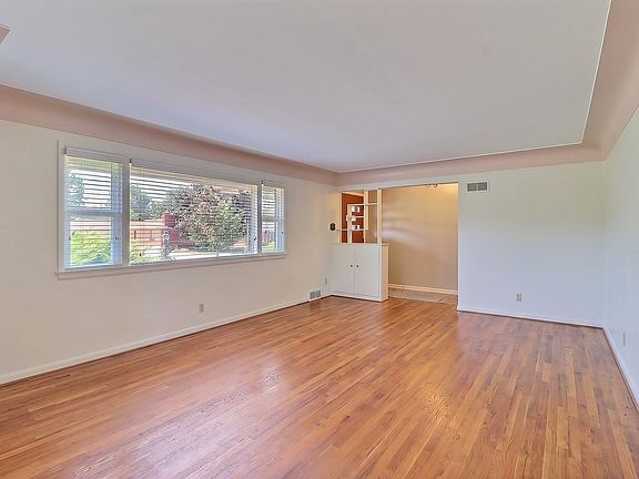 4th image of 1720 20th Ave