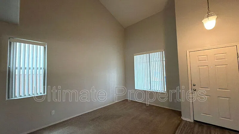 4 bed, 2.5 bath, 1902 sqft, $1,895 — Photo 2