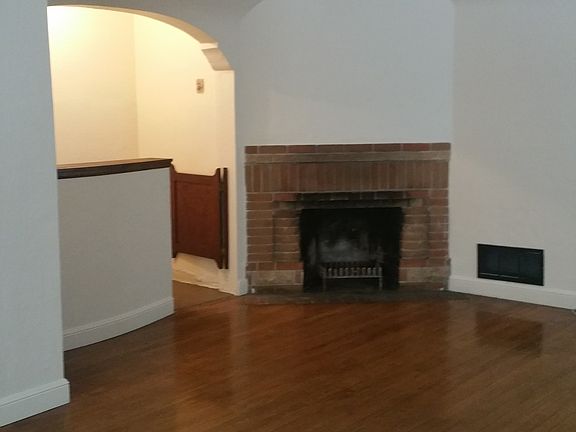 5th image of 34 Crestlake Dr