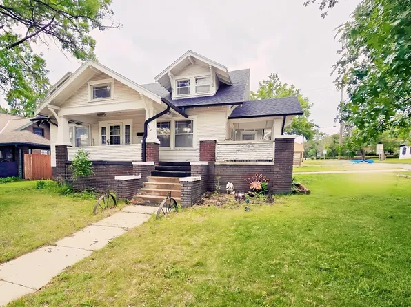 1027 5th St, Fairbury, NE 68352