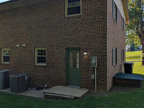 3rd image of 230 E Old Cross Rd