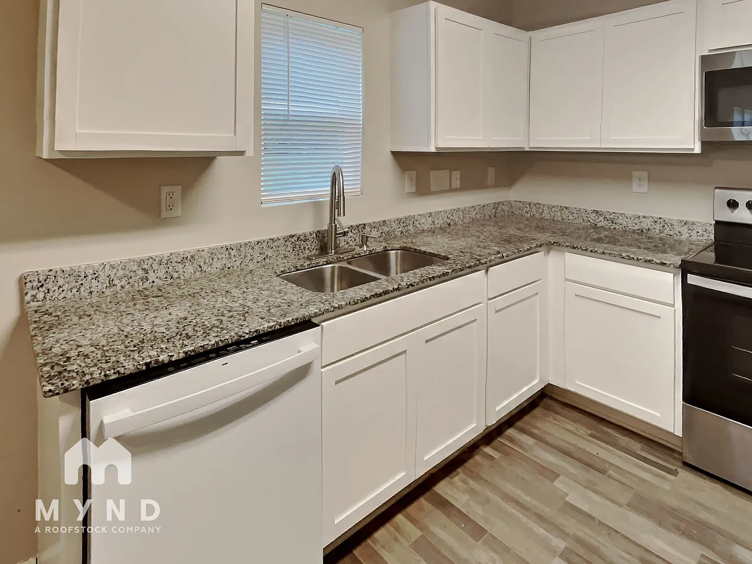 4 bed, 2.5 bath, 2217 sqft, $2,065 — Photo 4