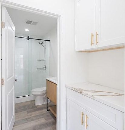 5th image of 1587 W 35th Pl
