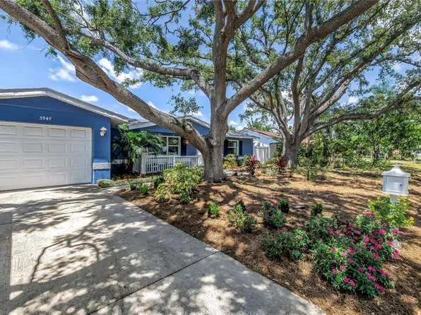 5947 46th Ave N, Kenneth City, FL 33709