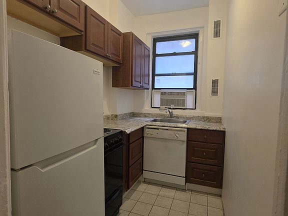 4th image of 170 W 81st St APT 2E