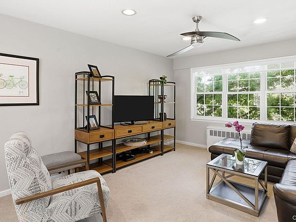 4th image of 21 Fieldstone Drive #198