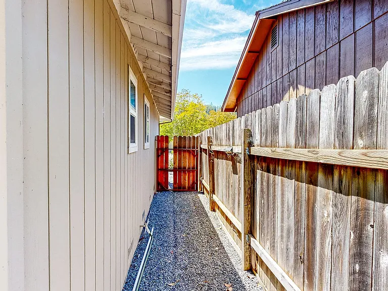 2146 Rivera Dr — Photo 53