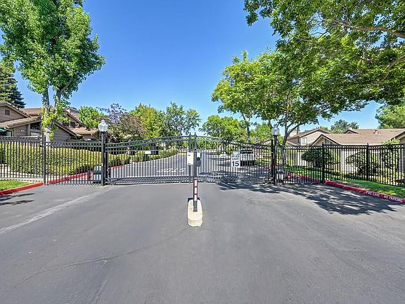 2nd image of 8152 Chenin Blanc Ln