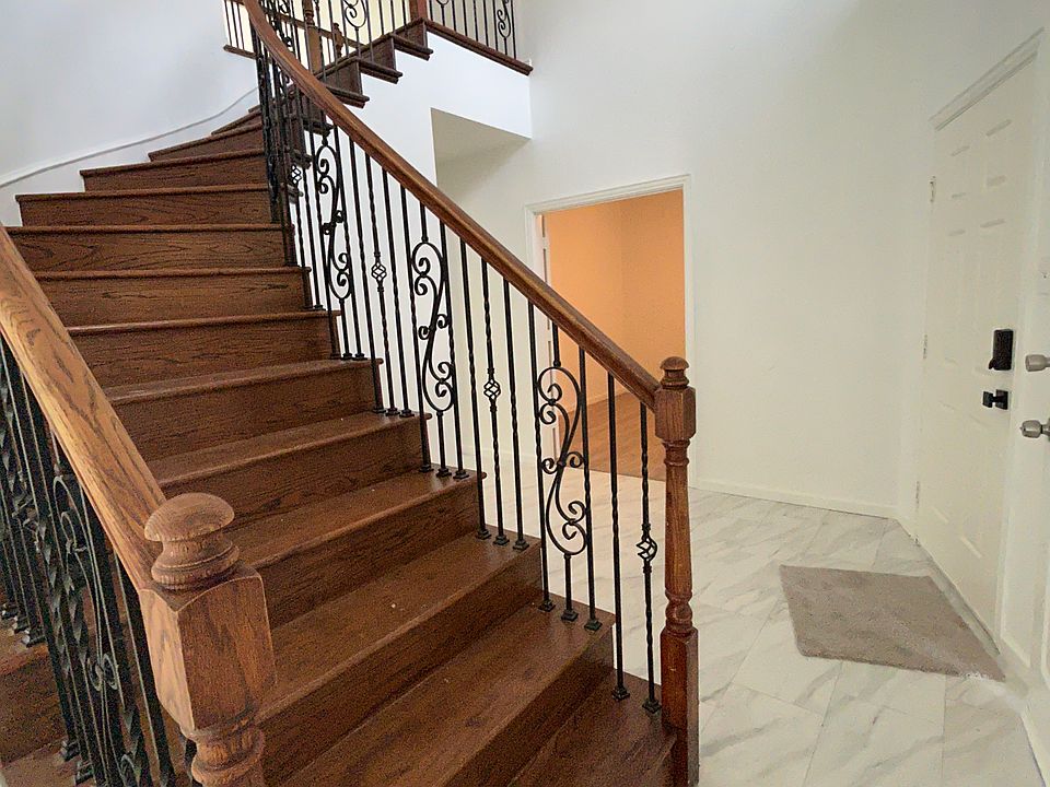 1st image of 600 Juniper Dr