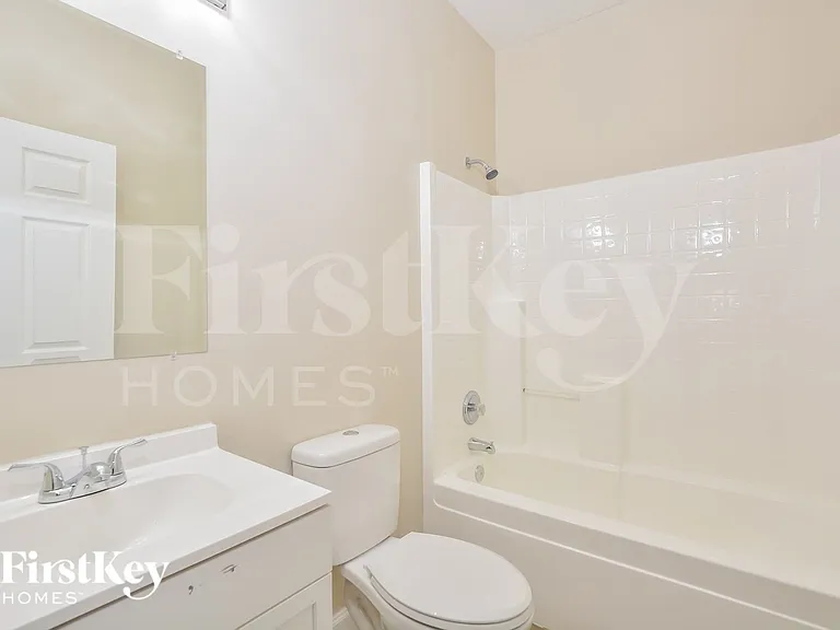 805 Cheriton St — Photo 12