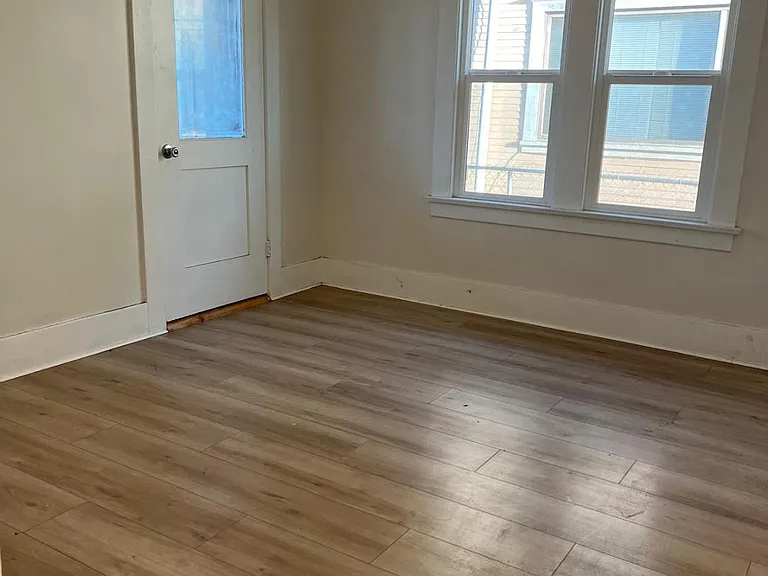 1028 Broad Ave — Photo 4