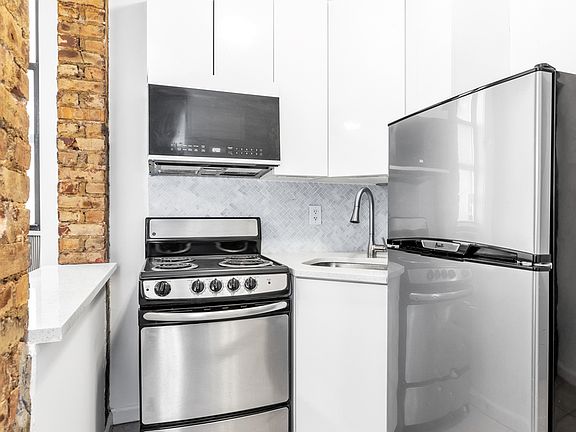 5th image of 303 Broome St APT 20
