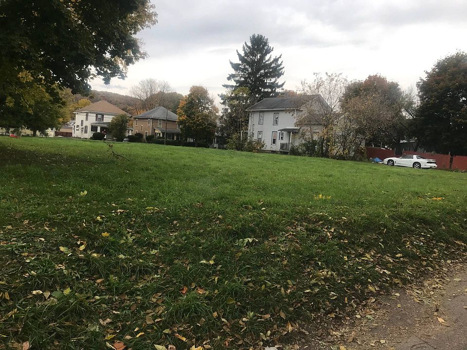 2nd image of 322 E Center St