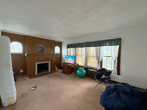 3rd image of 8114 N Merrill St
