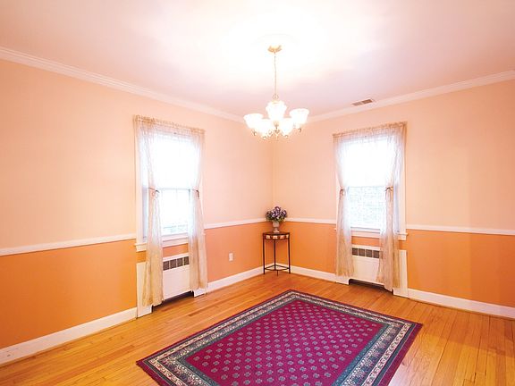 5th image of 2709 Blaine Dr