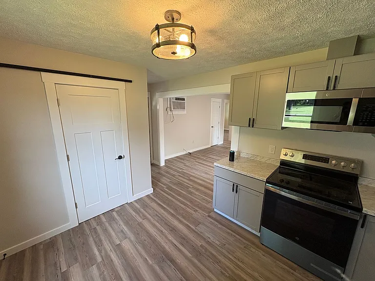 2202 Illinois Ave — Photo 1