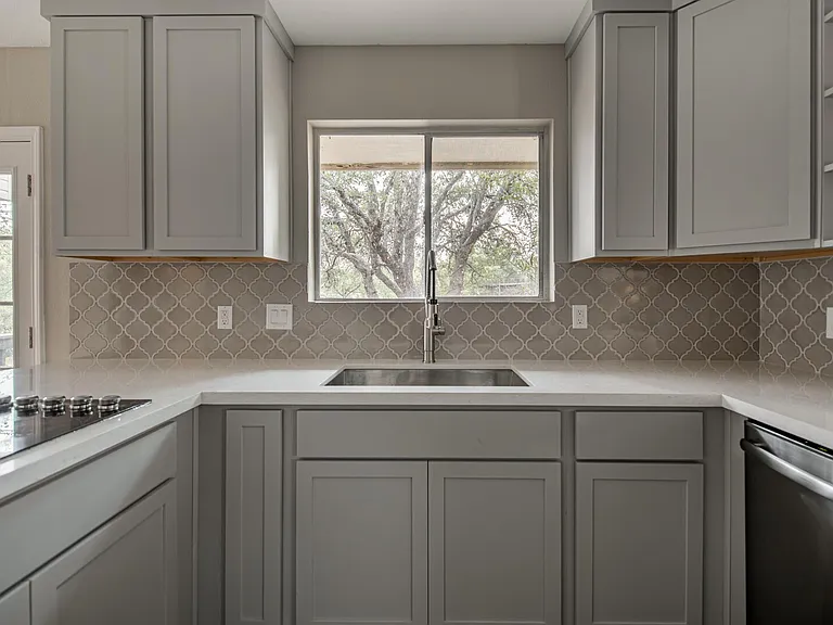 610 Butterfly Rdg — Photo 16